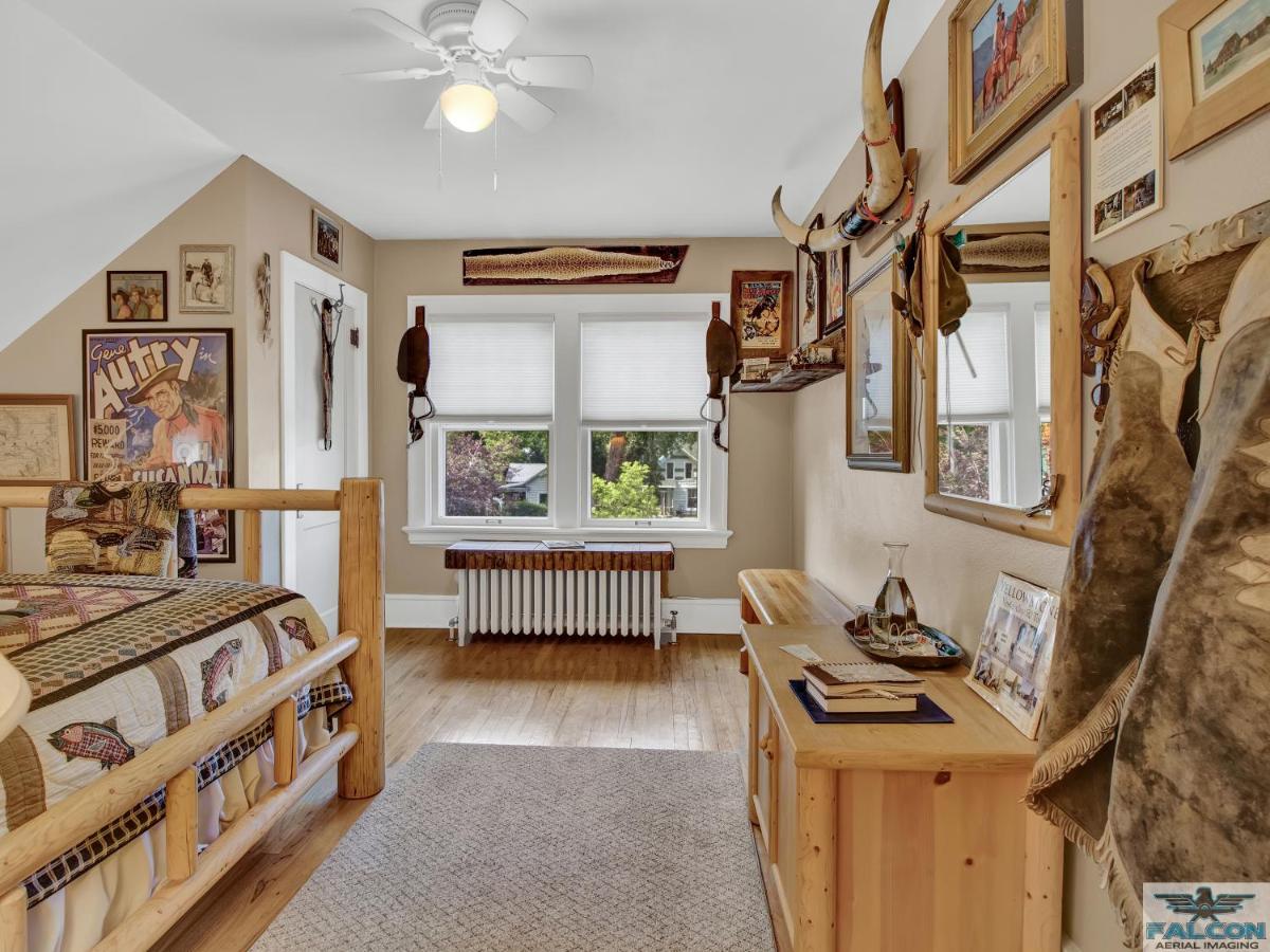 | Robins Nest Bed & Breakfast