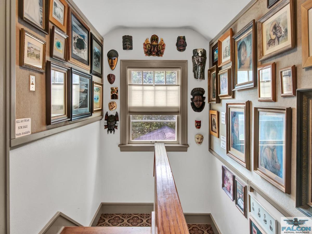 | Robins Nest Bed & Breakfast