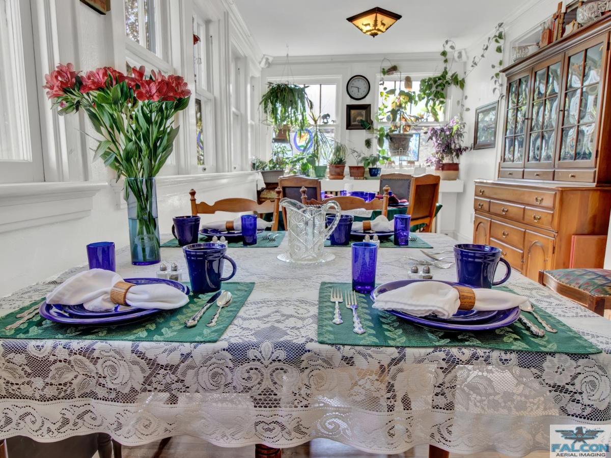 | Robins Nest Bed & Breakfast