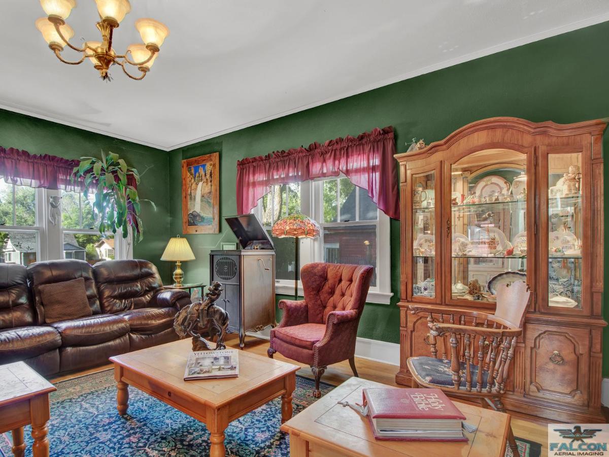 | Robins Nest Bed & Breakfast