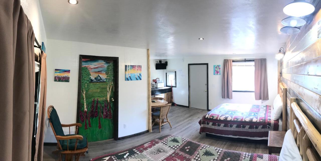 | Fox n Fireweed Cabins