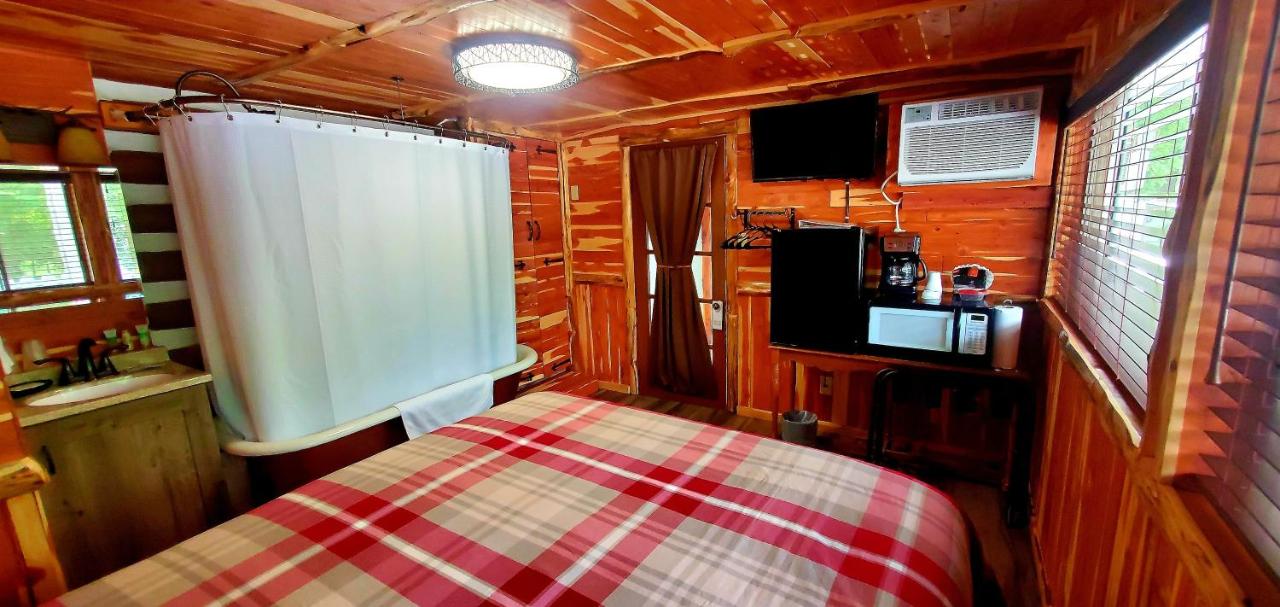 | Log Cabin Inn