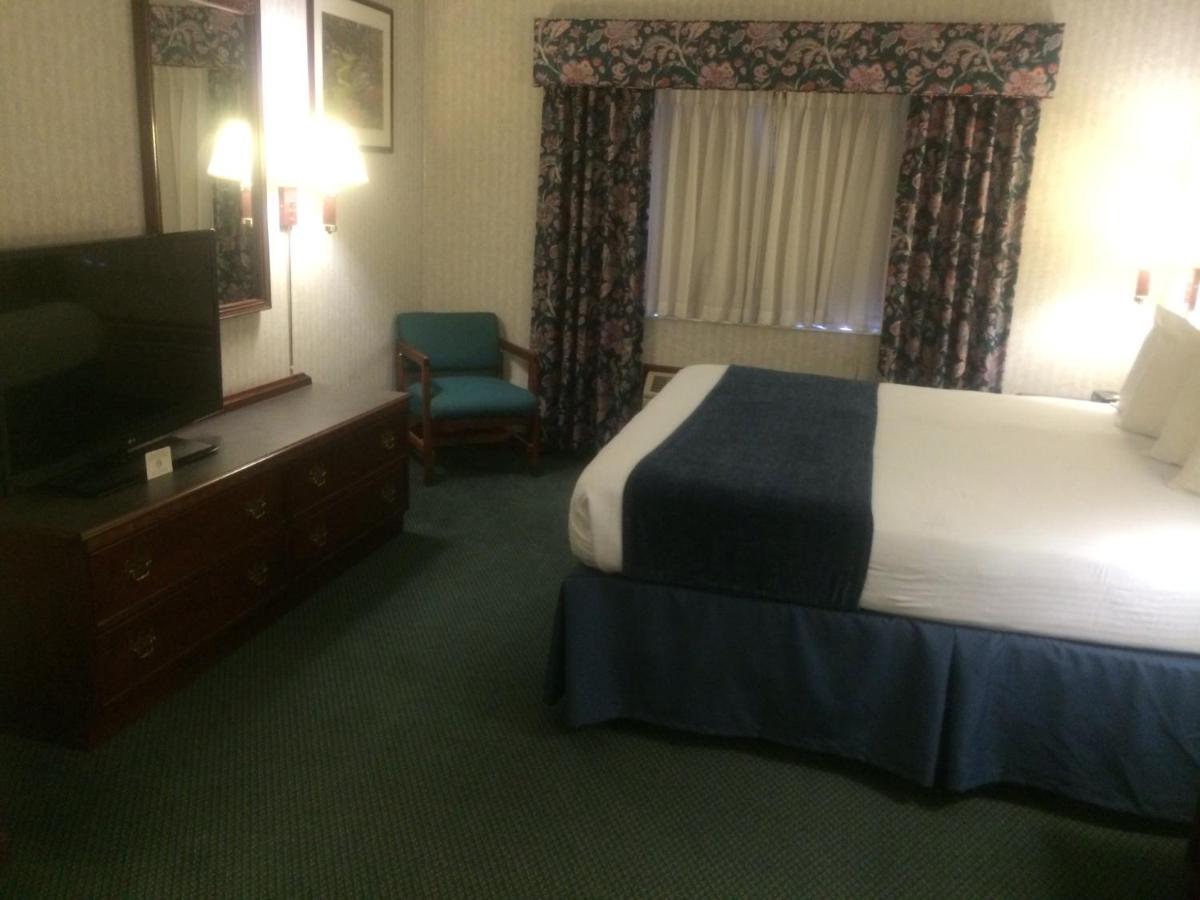 King Suite - Non-Smoking at Best Western Elkhart Inn & Suites