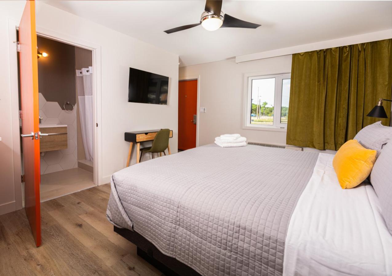 | 4411 Inn & Suites