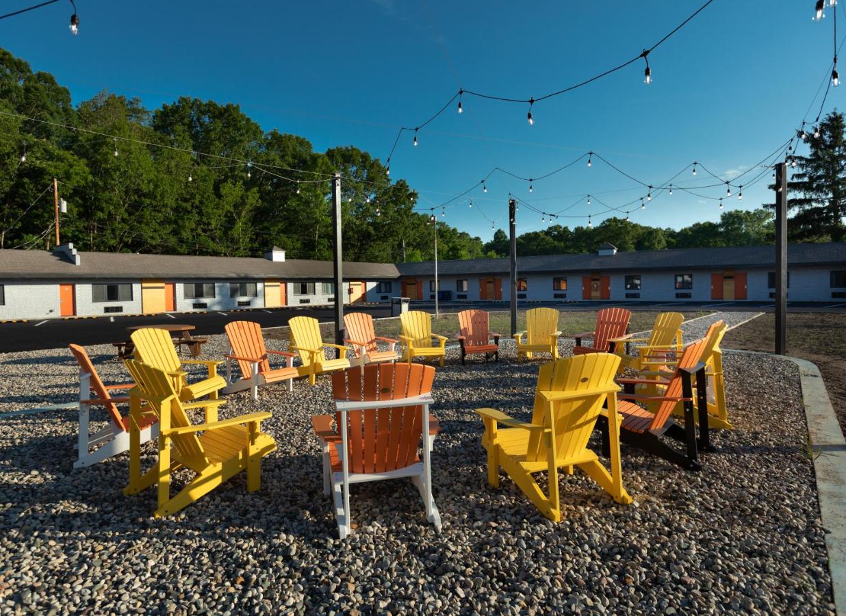 | 4411 Inn & Suites