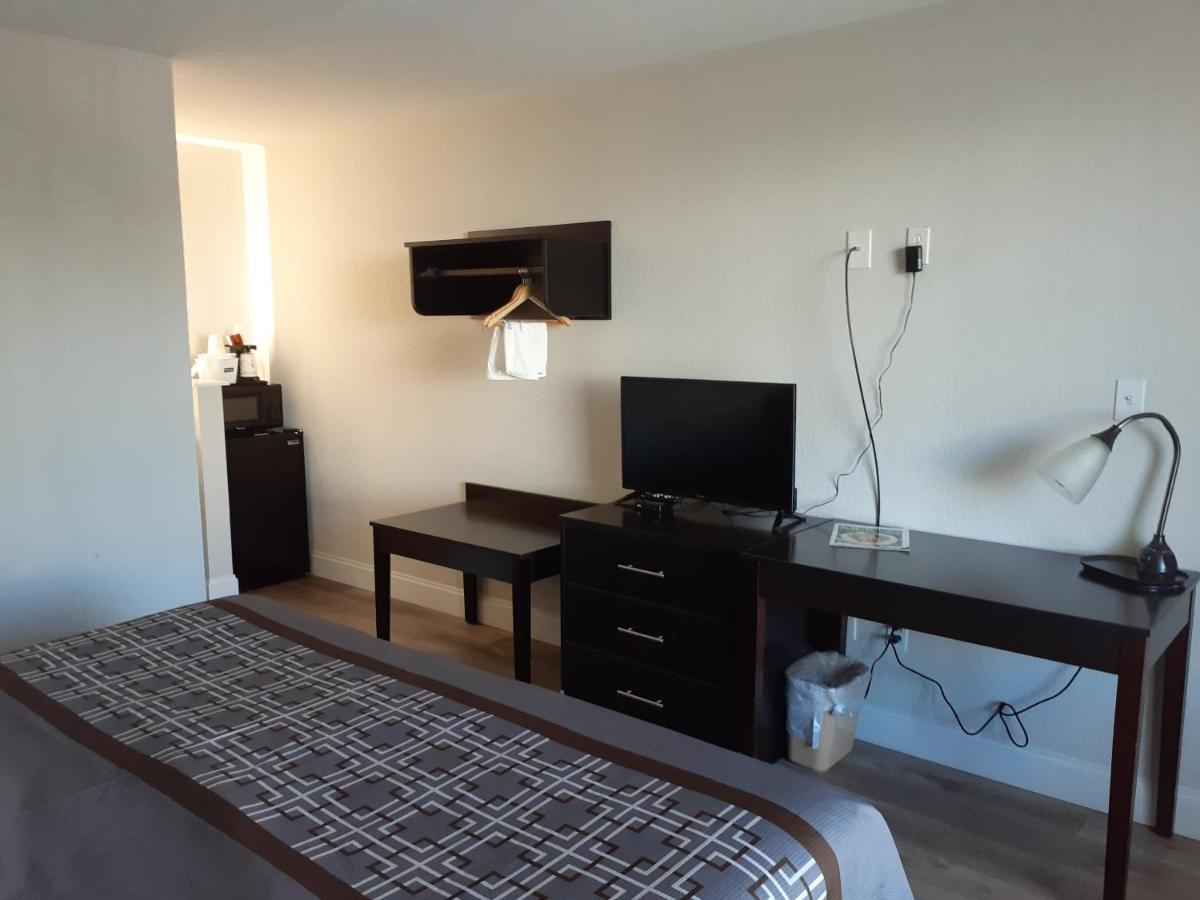 King Room - Non-Smoking at Travelodge by Wyndham Virginia Beach Bay Beach