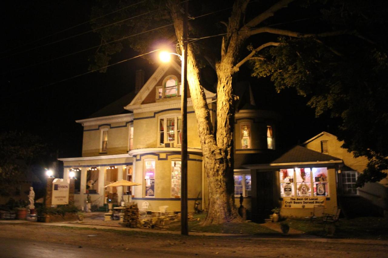 | Riverview Mansion Hotel