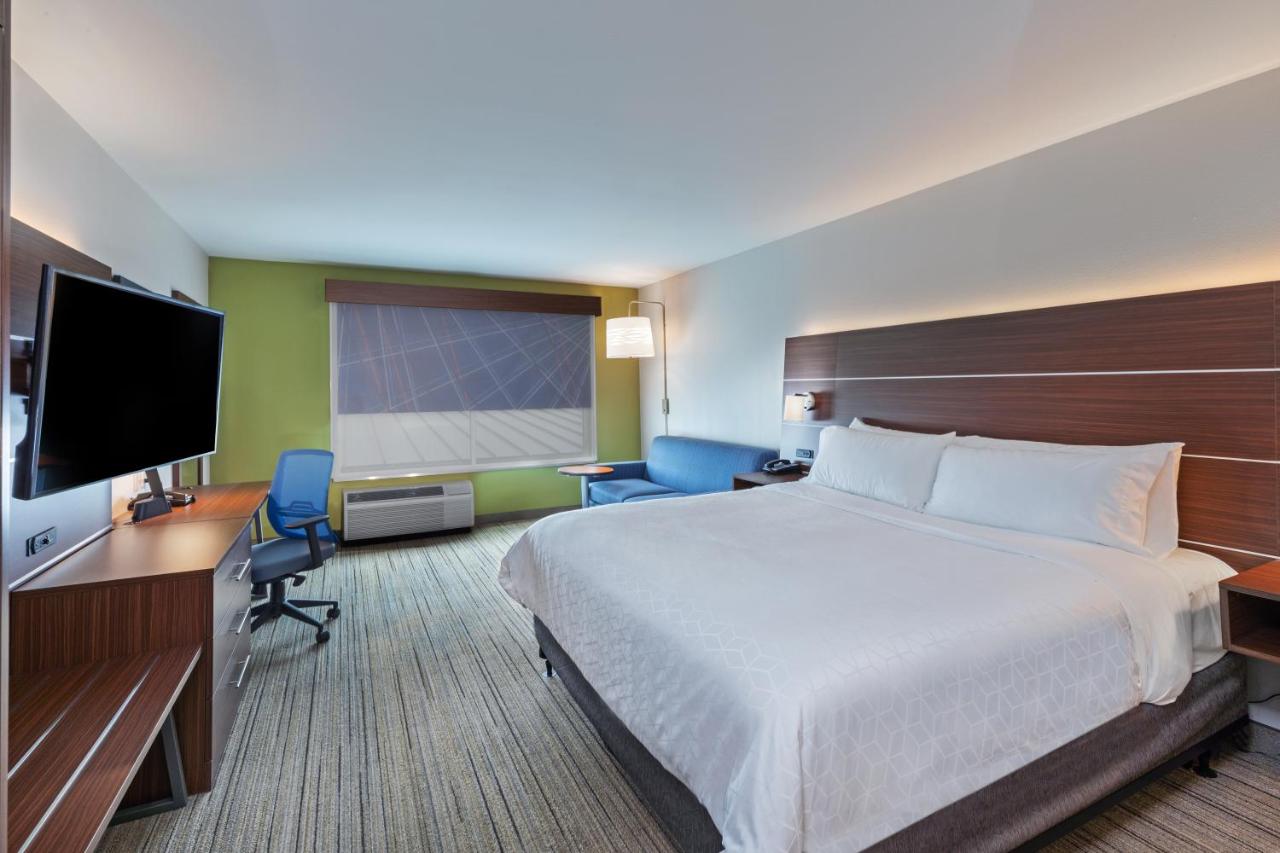 King Suite - Non-Smoking at Holiday Inn Express & Suites Parsons, an IHG Hotel