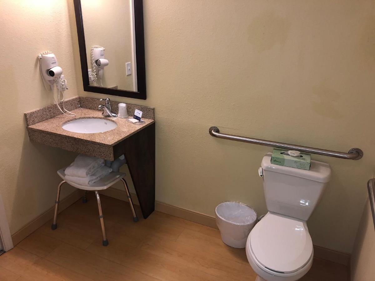 Queen Suite - Accessible/Non-Smoking at MainStay Suites Jacksonville near Camp Lejeune