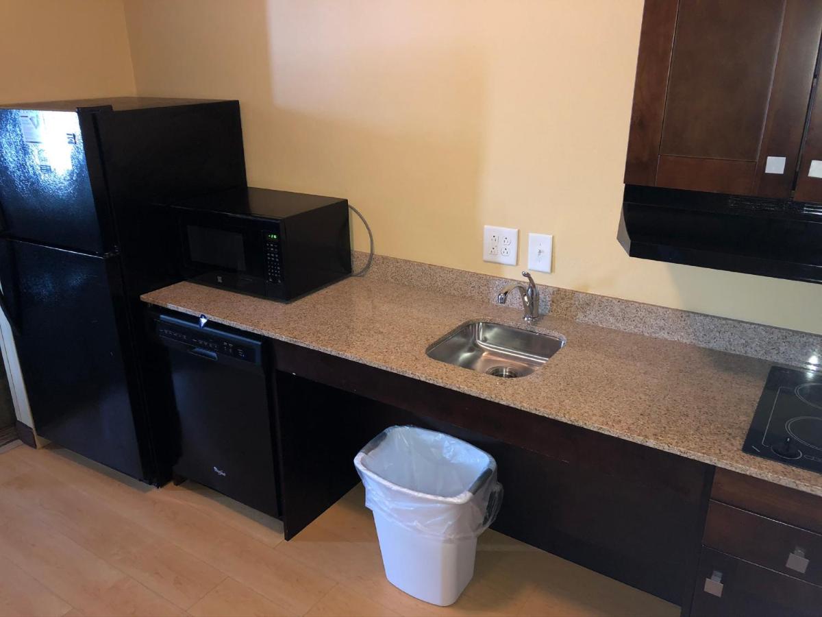 Queen Suite - Accessible/Non-Smoking at MainStay Suites Jacksonville near Camp Lejeune