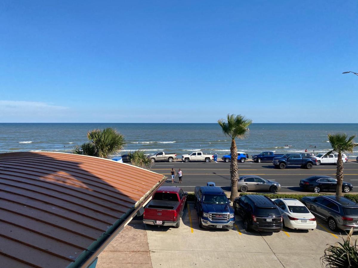 King Suite at Holiday Inn Express & Suites Galveston West-Seawall by IHG