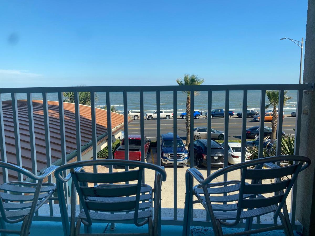 King Suite at Holiday Inn Express & Suites Galveston West-Seawall by IHG