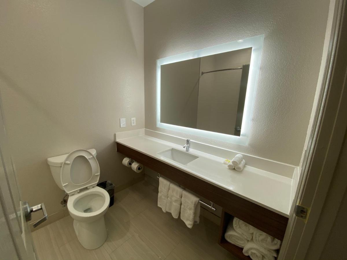  | Holiday Inn Express Hotel & Suites Galveston West-Seawall, an IHG Hotel
