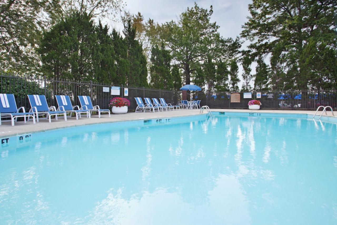  | Holiday Inn Express Detroit-Warren/General Motors Technology Center, an IHG Hotel