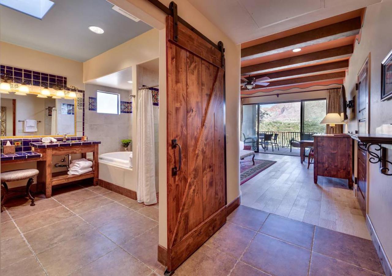 Suite with Mountain View at Hacienda Del Sol Guest Ranch Resort