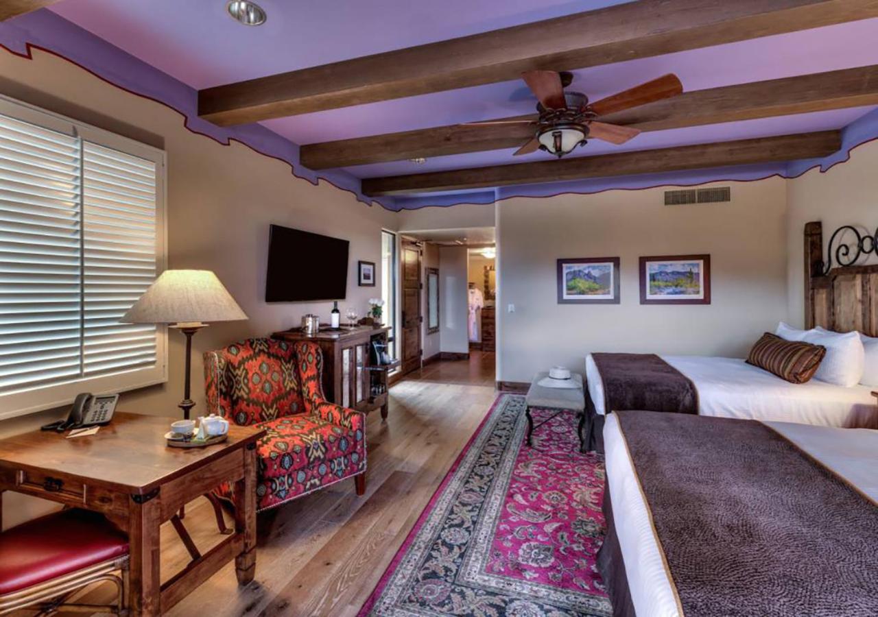Catalina Queens - Wheelchair Accessible at Hacienda Del Sol Guest Ranch Resort