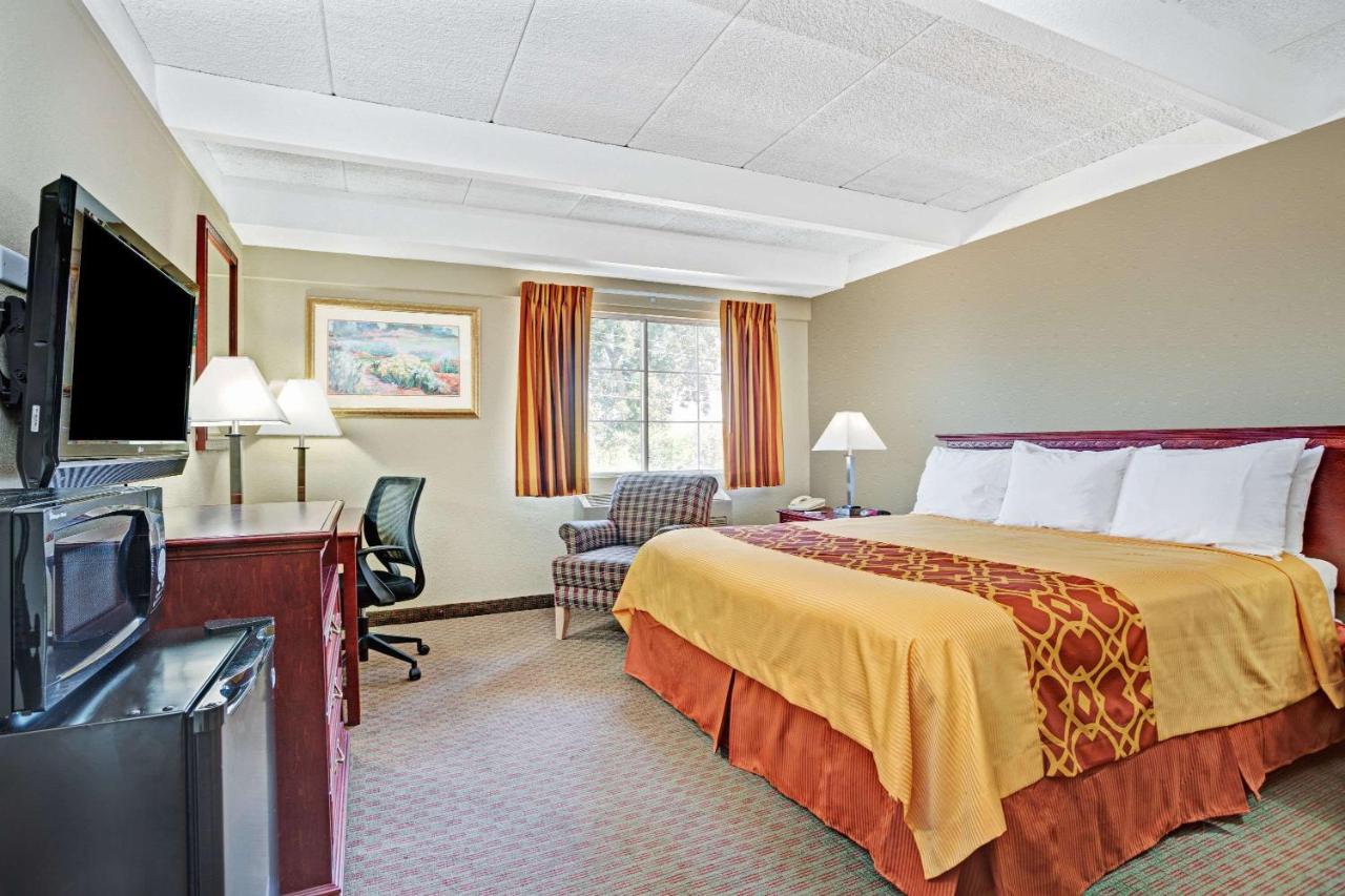 Double Room - Disability Access/Non-Smoking at Travelodge by Wyndham Iowa City