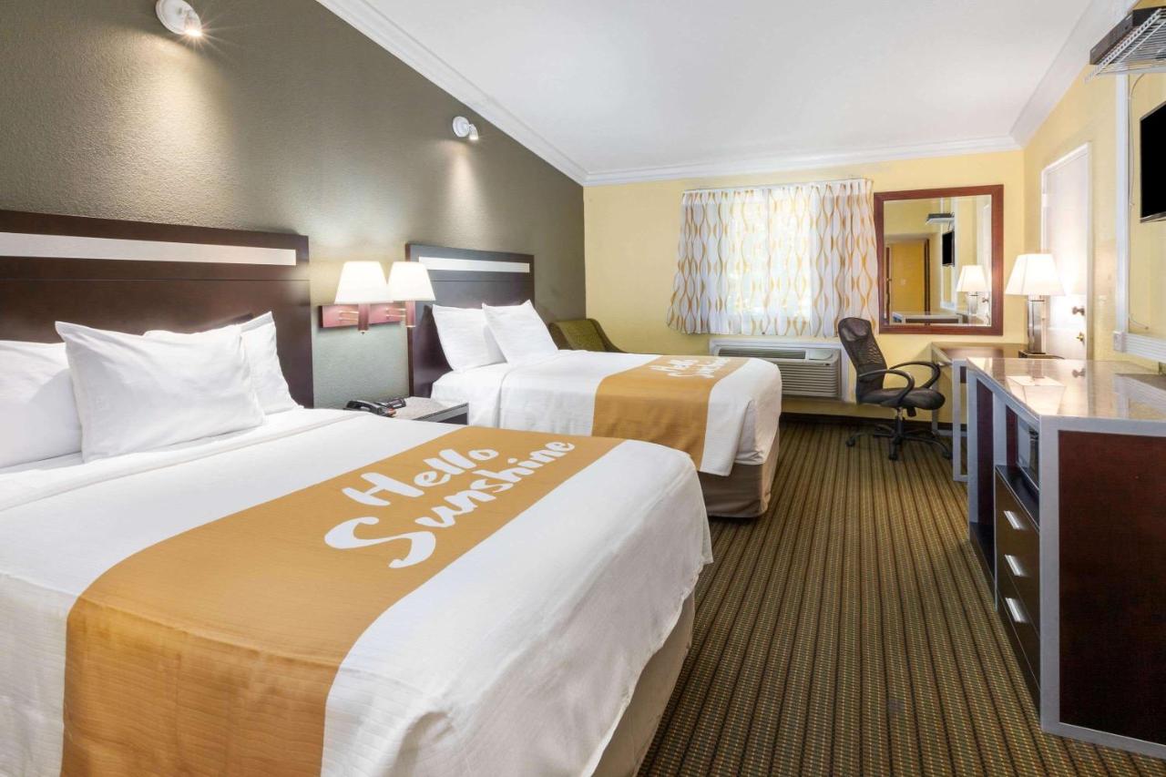 | Days Inn by Wyndham Nanuet / Spring Valley