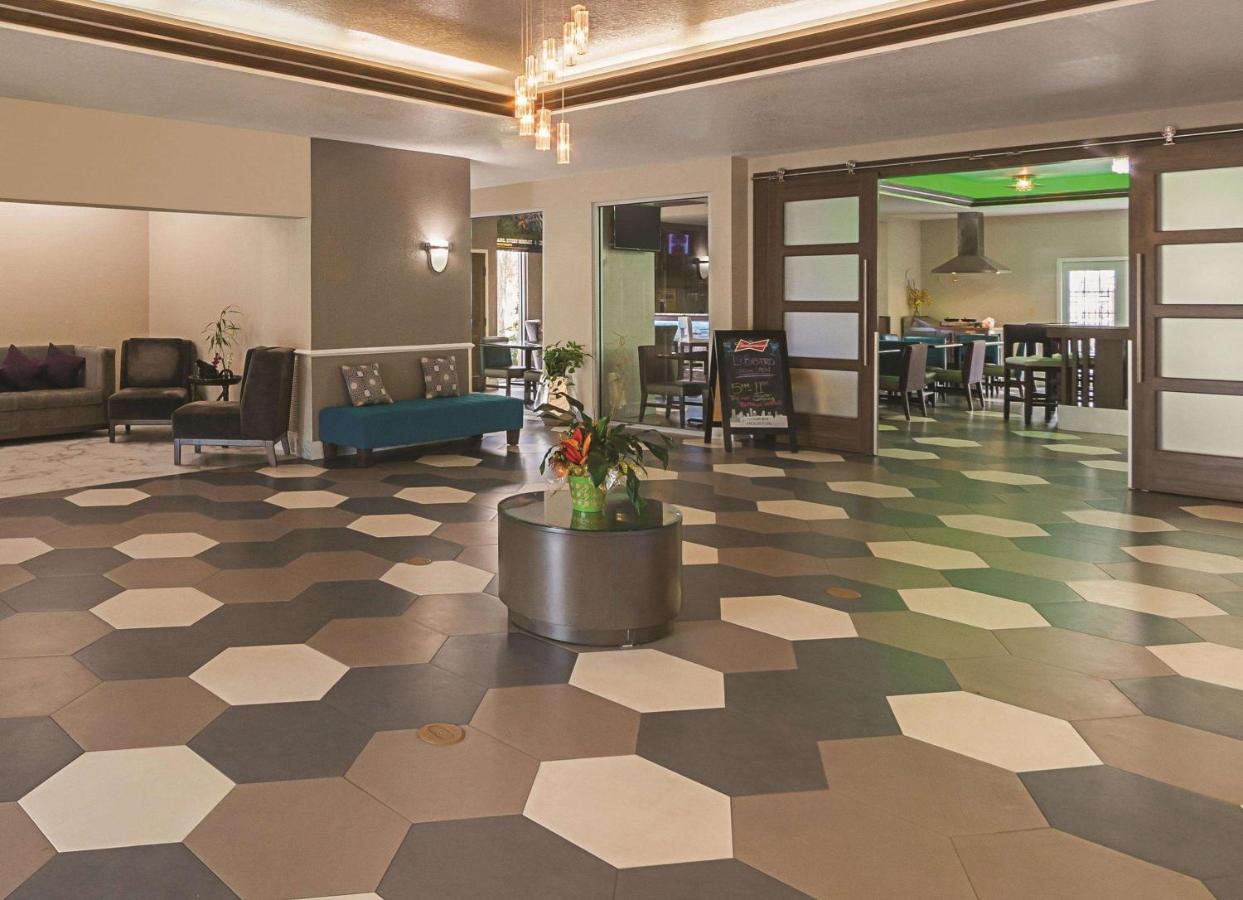 | La Quinta Inn & Suite Kingwood Houston IAH Airport 53200