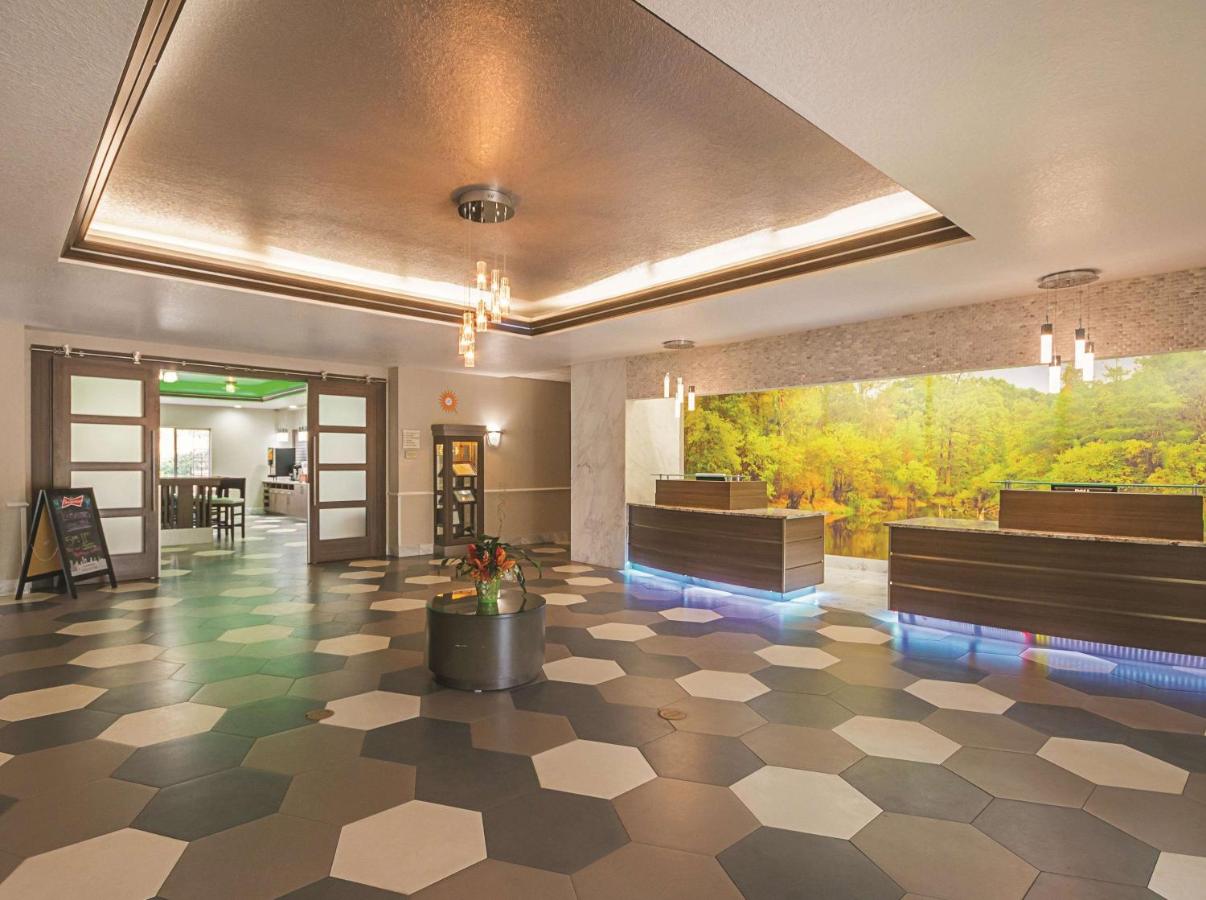 | La Quinta Inn & Suite Kingwood Houston IAH Airport 53200