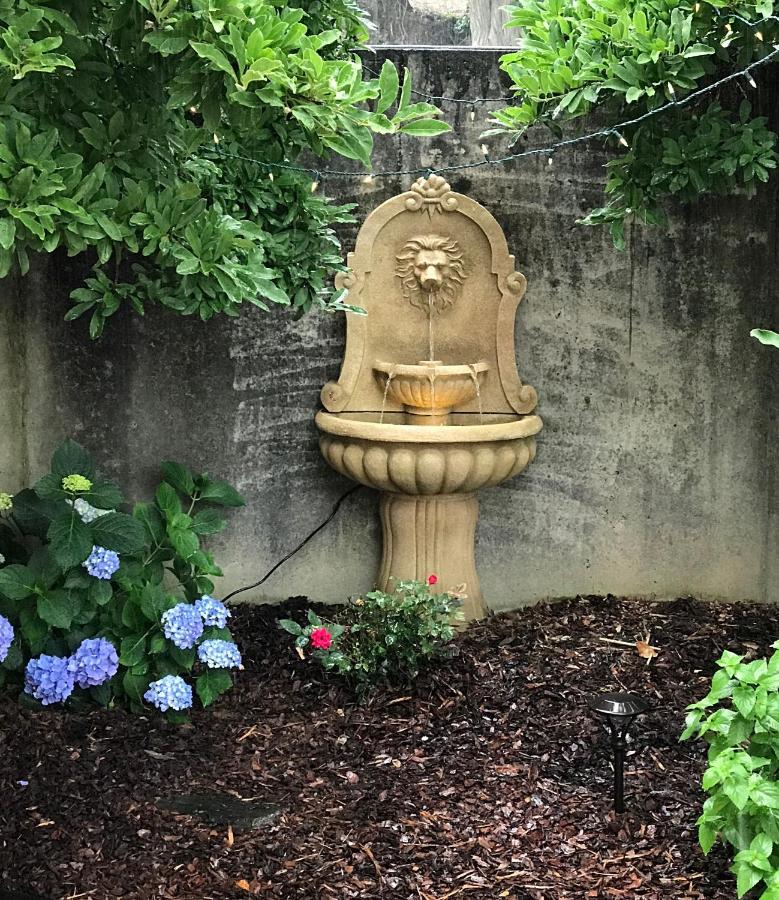 | The Dahlonega Square Hotel & Villas
