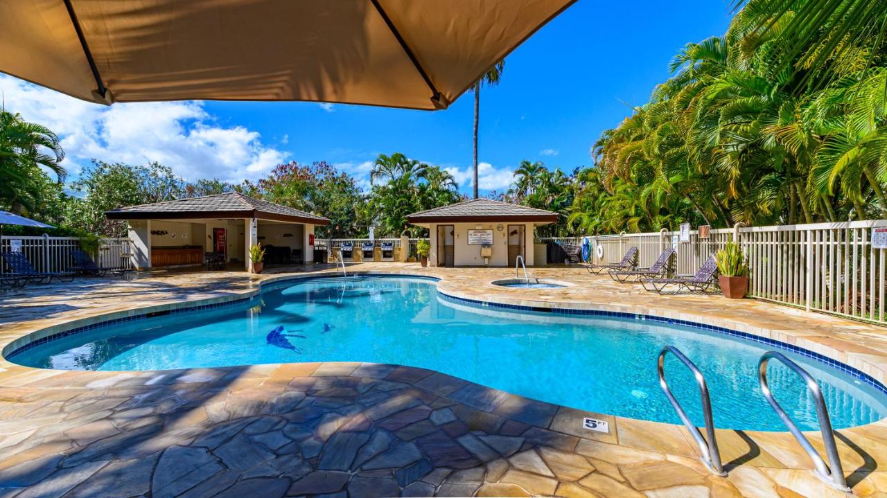 | Castle Maui Banyan