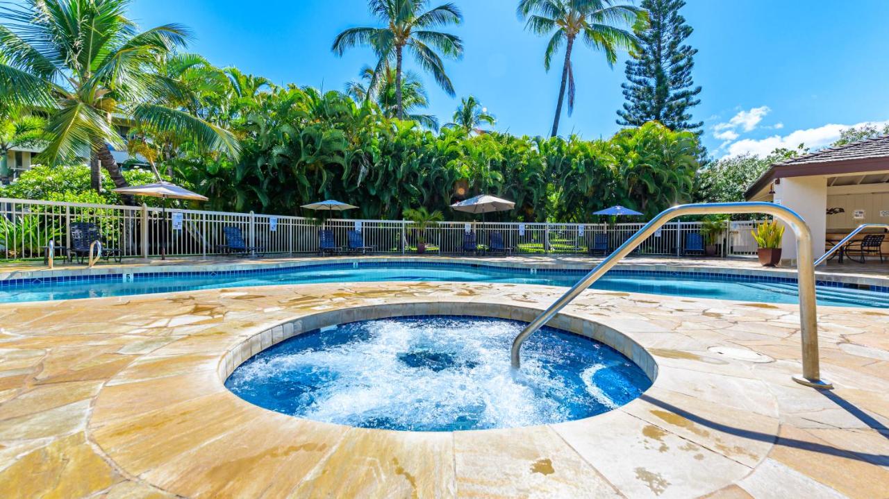| Castle Maui Banyan