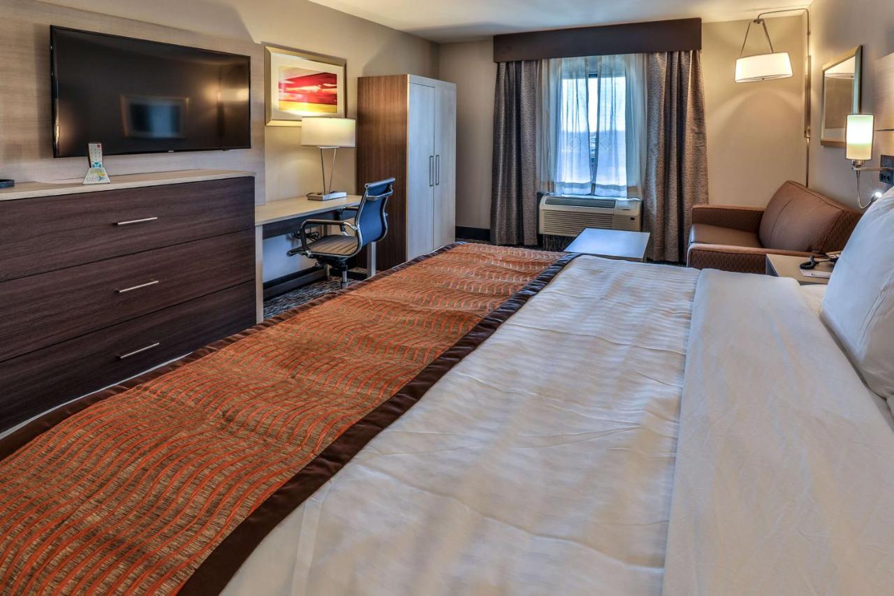 King Suite with Sofa Bed at Best Western Plus Executive Residency Nashville