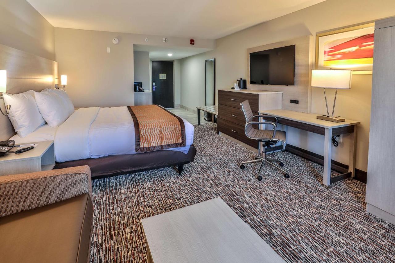 King Suite with Sofa Bed at Best Western Plus Executive Residency Nashville