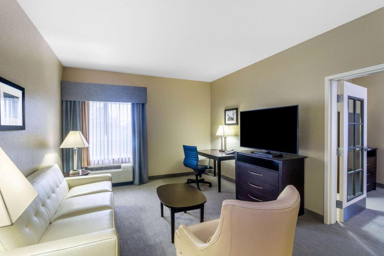 One-Bedroom King Suite - Non-Smoking at La Quinta Inn & Suites by Wyndham Sebring