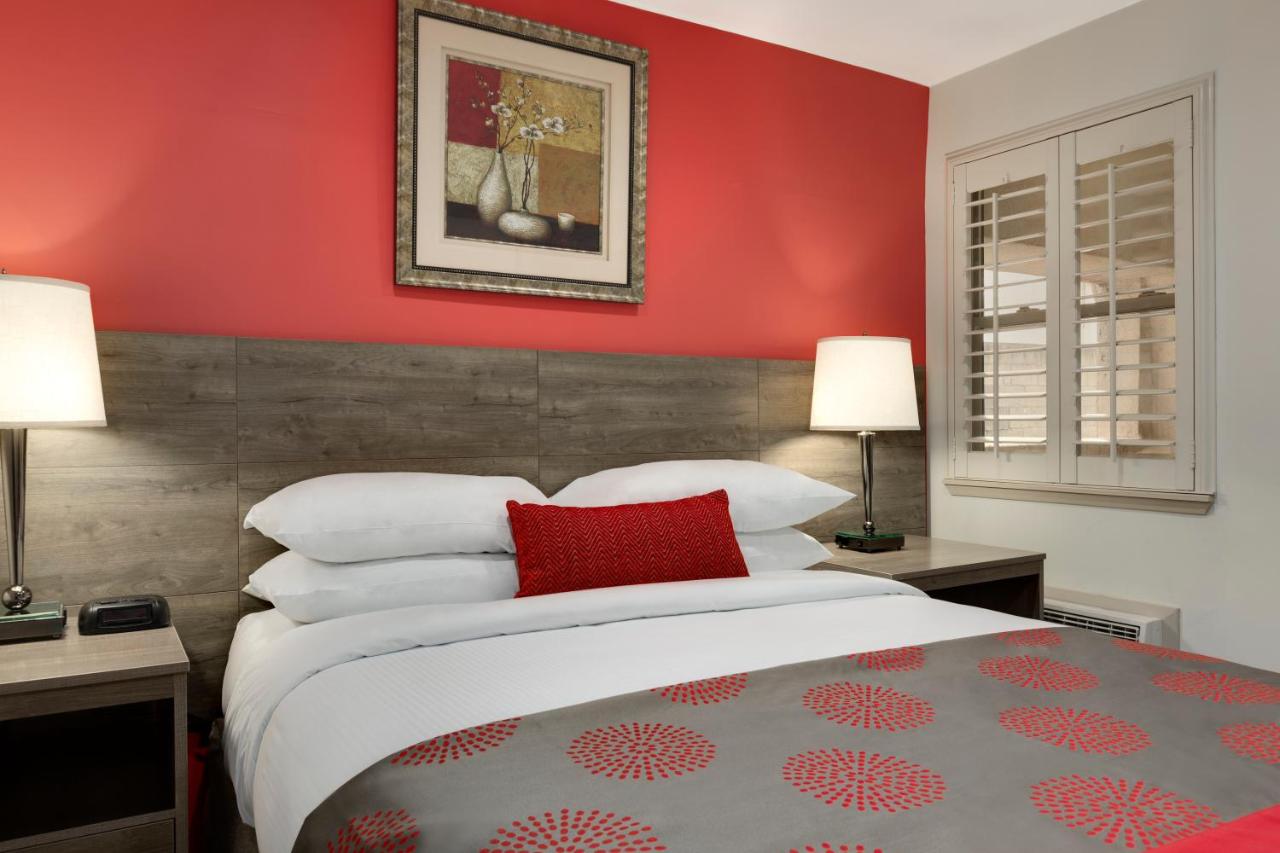 Queen Room - Non-Smoking at Ramada by Wyndham Oakland Downtown City Center