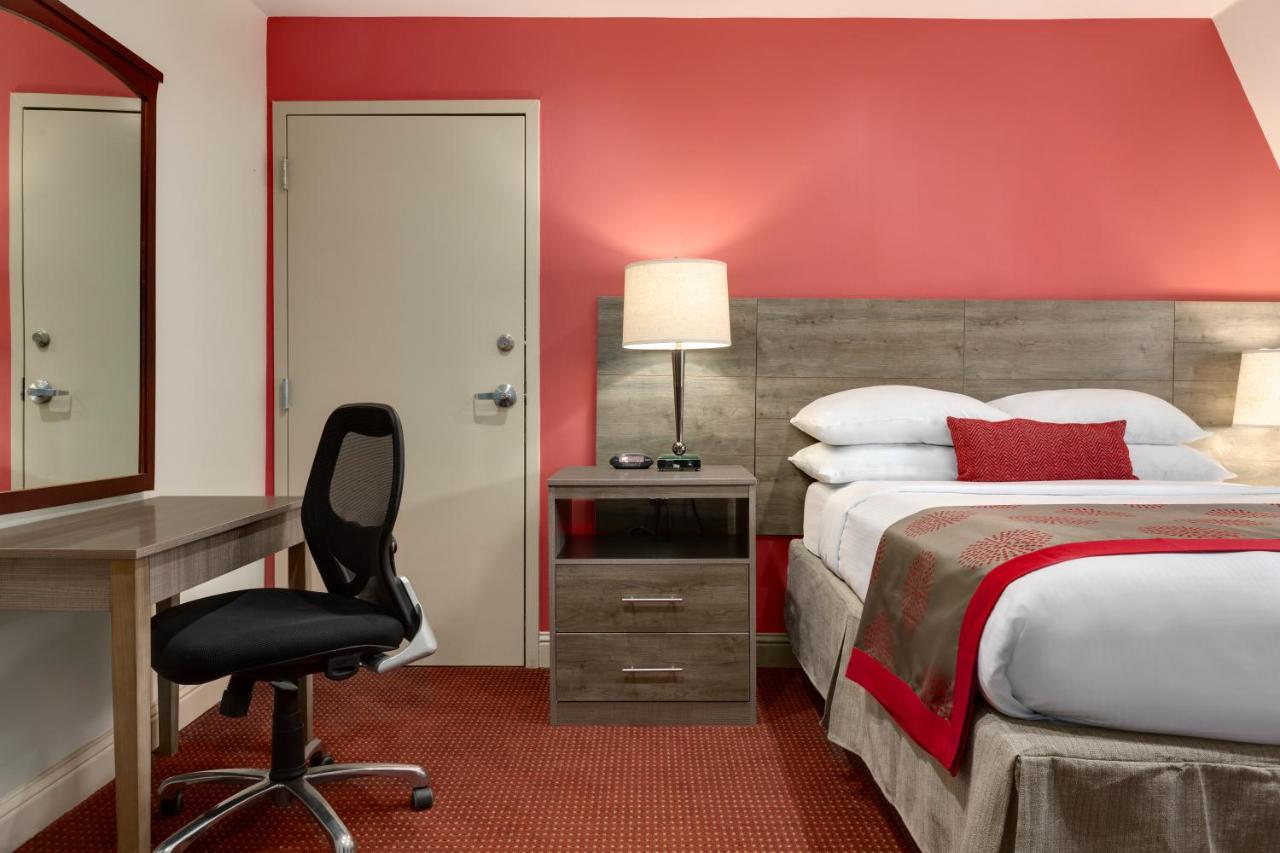 Queen Room - Non-Smoking at Ramada by Wyndham Oakland Downtown City Center