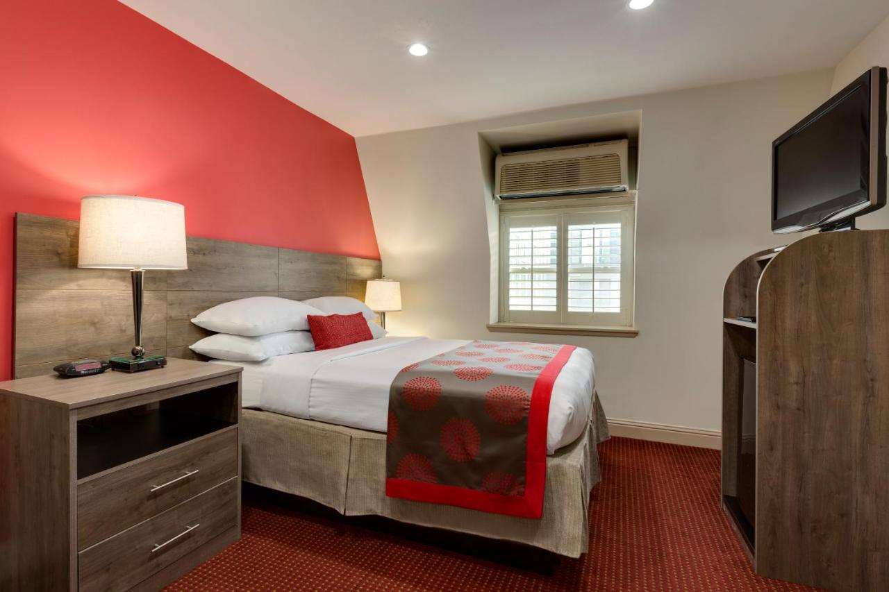 Queen Room - Non-Smoking at Ramada by Wyndham Oakland Downtown City Center