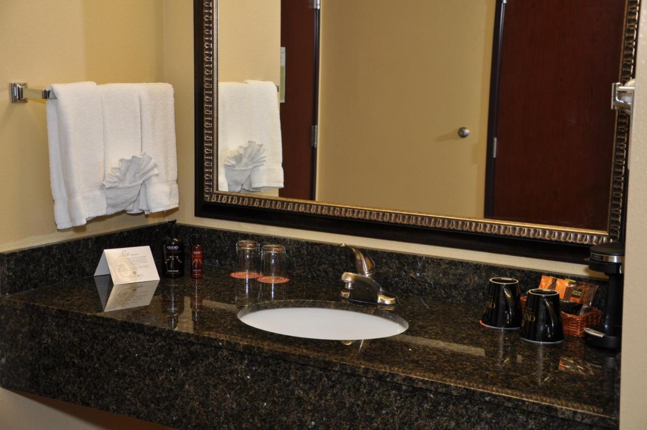 Classic 2 Queen Suite at Oxford Suites Portland - Jantzen Beach