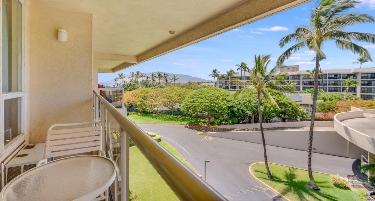 | Castle Maui Banyan