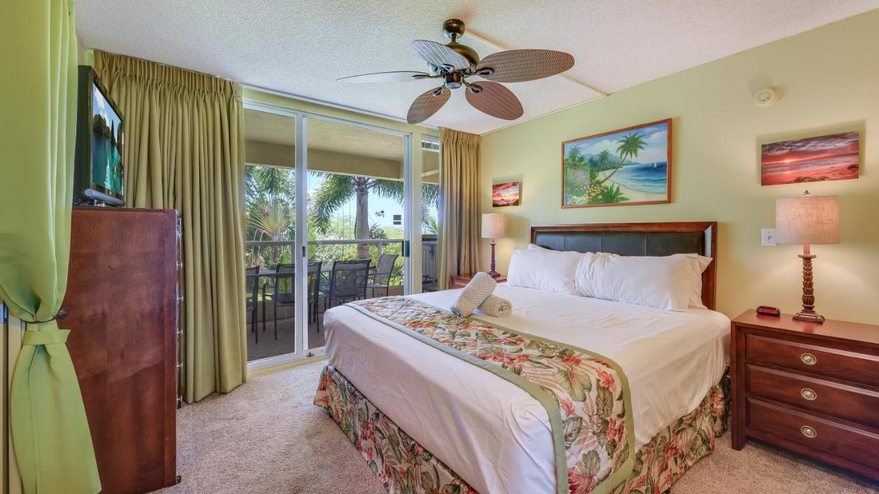 | Castle Maui Banyan