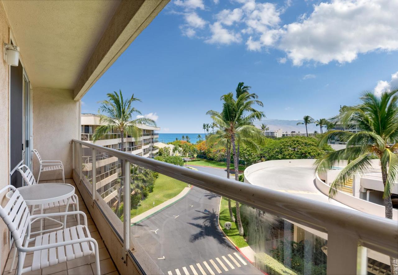| Castle Maui Banyan