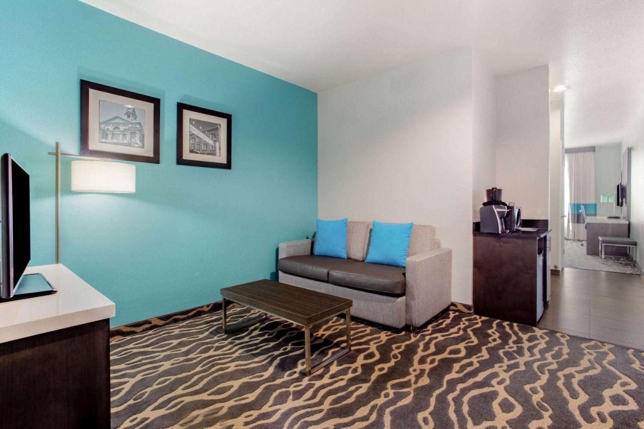 King Suite - Non-Smoking at La Quinta Inn & Suites by Wyndham Northlake Fort Worth