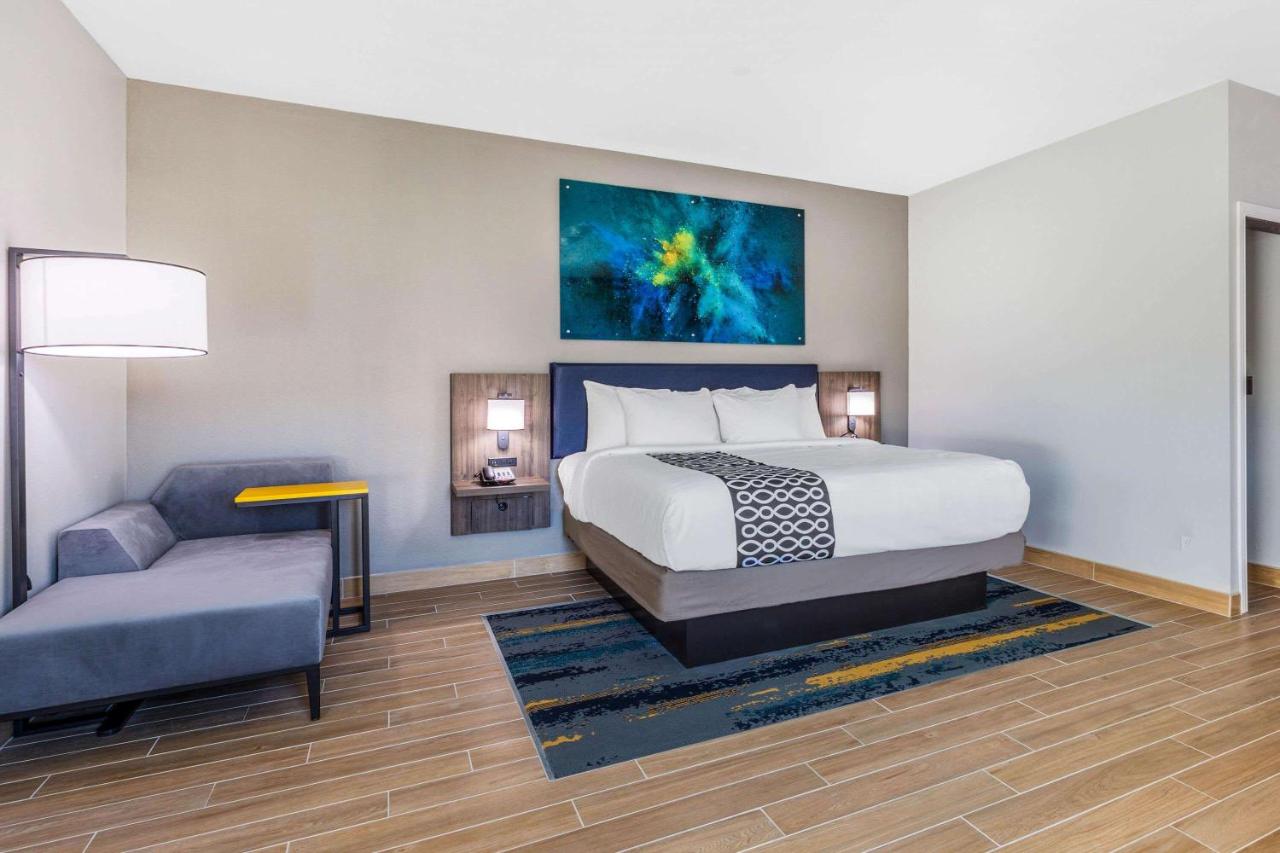 King Room - Mobility Access/Non-Smoking at La Quinta Inn & Suites by Wyndham Galveston West Seawall