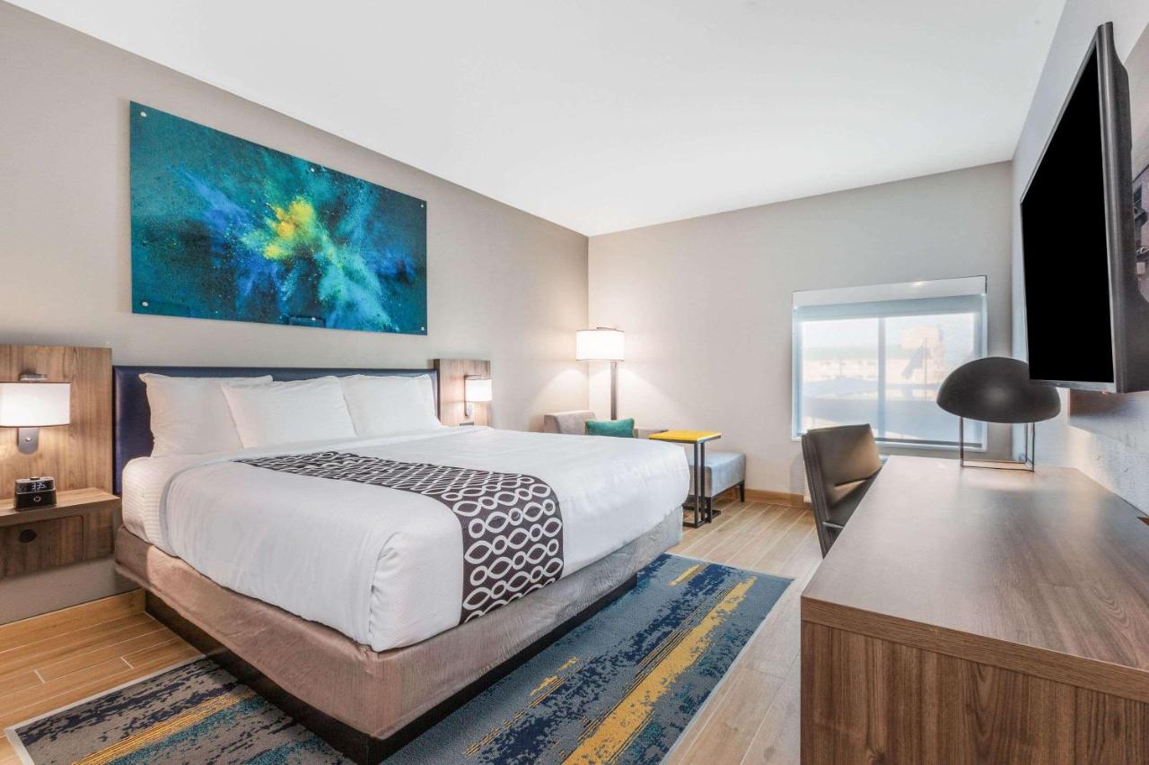 King Room - Mobility Access/Non-Smoking at La Quinta Inn & Suites by Wyndham Galveston West Seawall