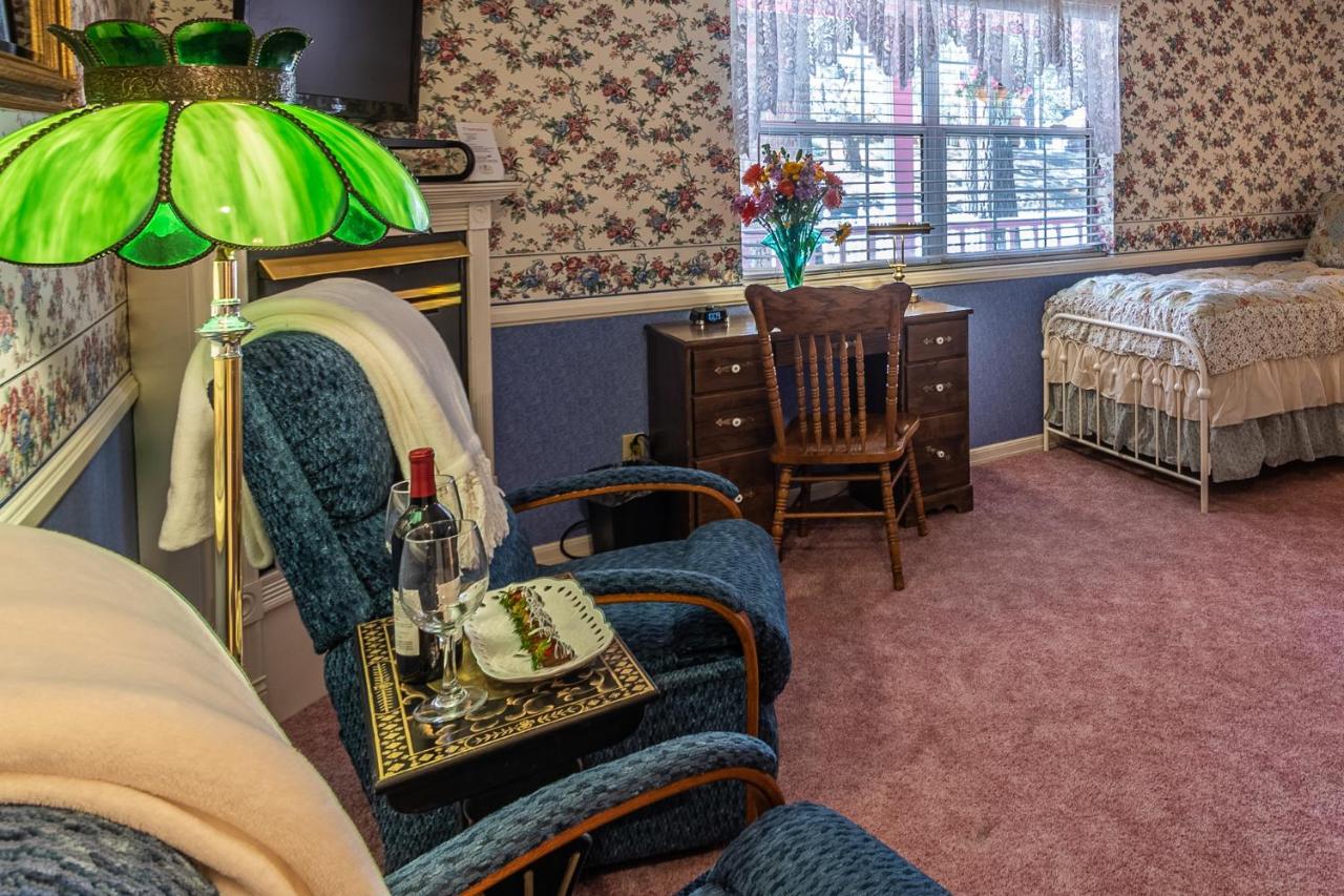 | Apples Bed and Breakfast Inn