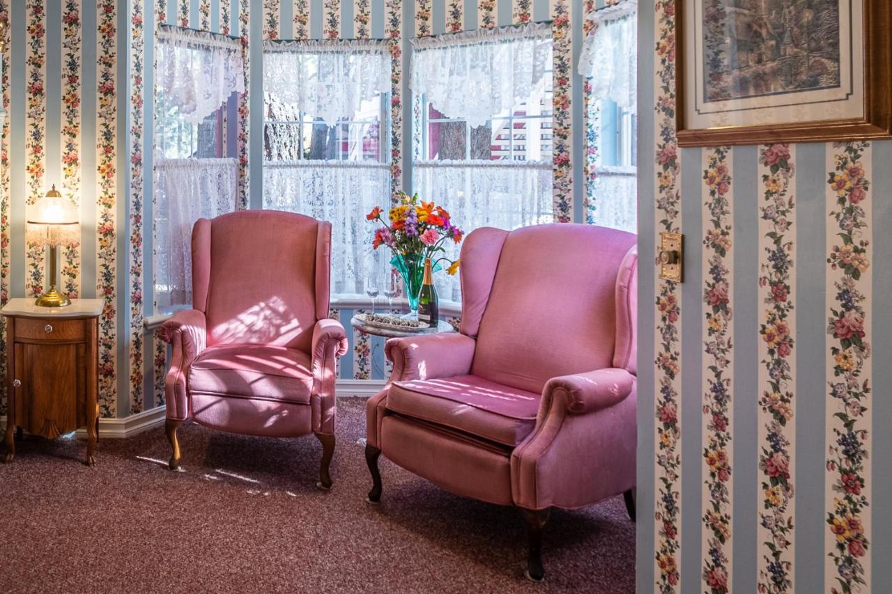 | Apples Bed and Breakfast Inn