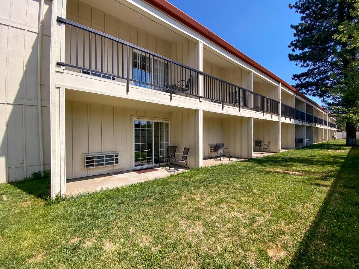  | Sisters Inn & Suites