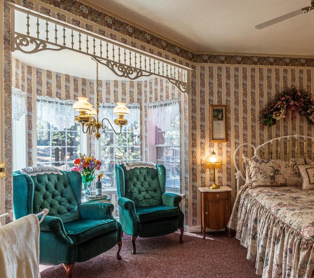 | Apples Bed and Breakfast Inn