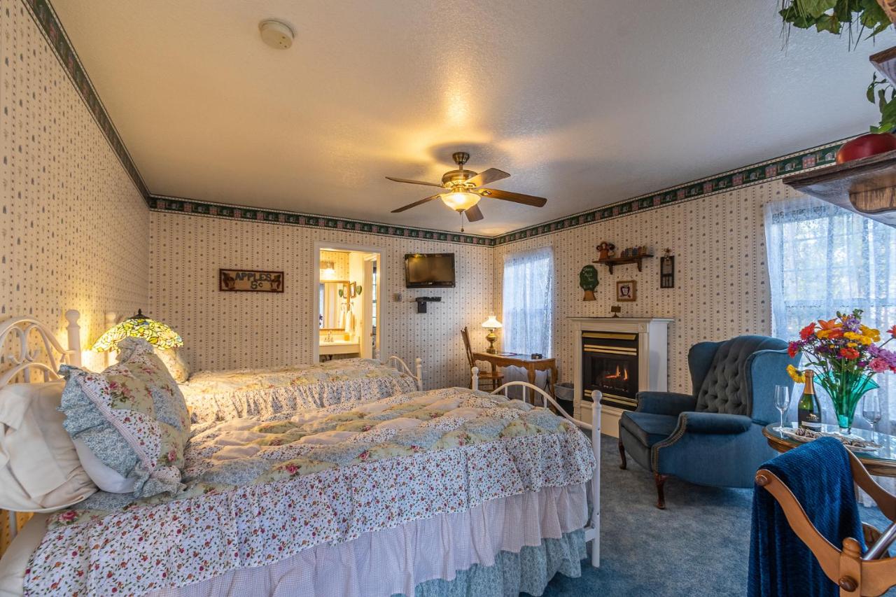 | Apples Bed and Breakfast Inn