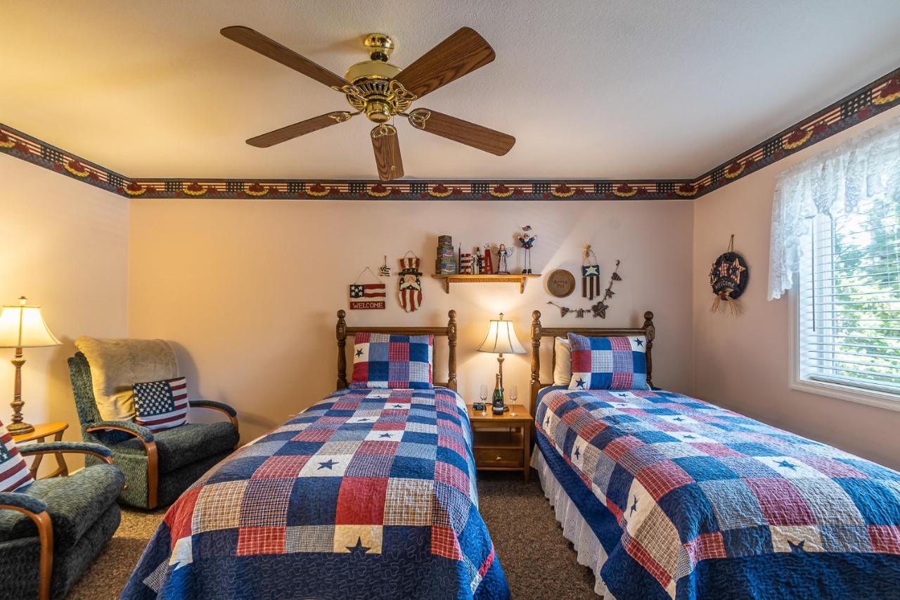 | Apples Bed and Breakfast Inn