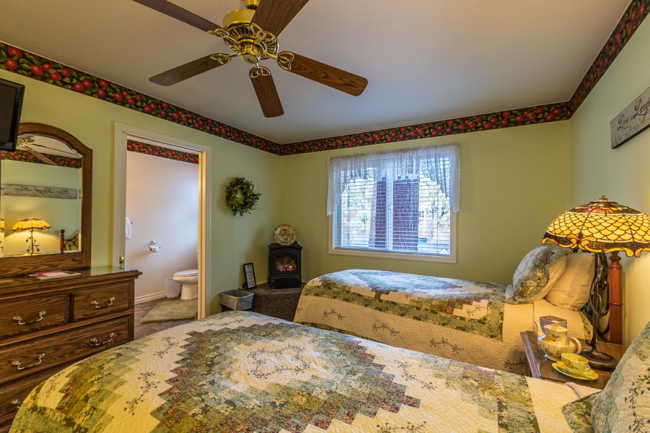 | Apples Bed and Breakfast Inn