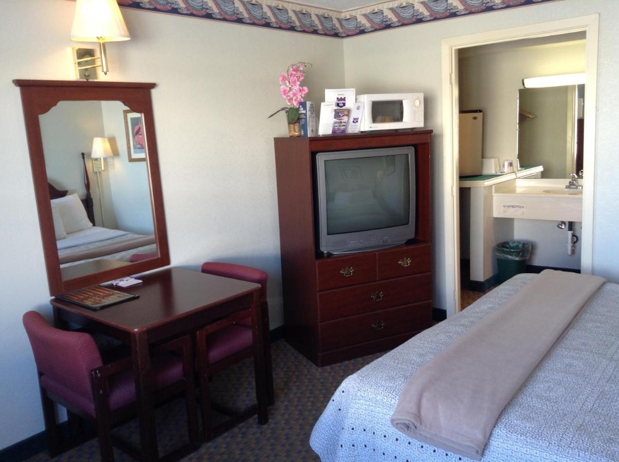 King Room- Non-Smoking at Knights Inn Peru