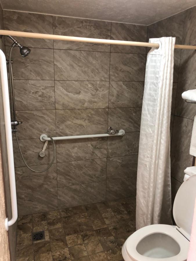 | Nendels Inn & Suites Dodge City Airport