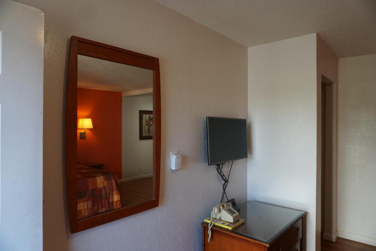  | Valley Motel